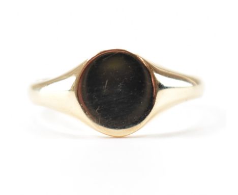 A hallmarked 9ct gold signet ring. Having a plain head.&nbsp;Hallmarked for Birmingham.&nbsp;Weighs approx; 4.2g. Size X.