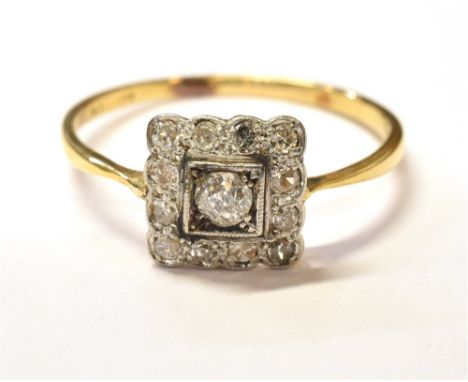 ESTATE CUT DIAMOND 18CT GOLD RING Square head with scalloped edges, grain set with twelve old single cut diamonds and one old