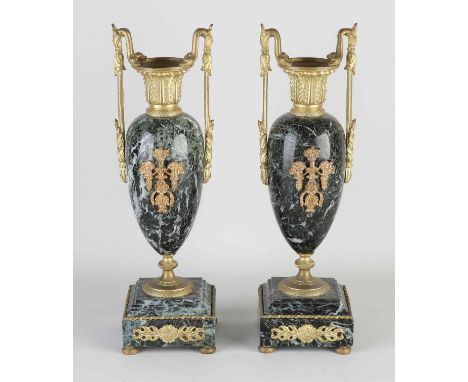 Two antique Napoleon III marble amphora vases with gilt bronze fittings. Circa 1860. Dimensions: H 35 cm. In good condition.
