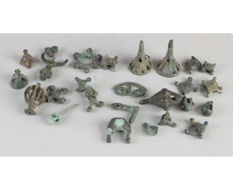 Lot of 25 bronze artefacts from Luristan. Various. Pendants, etc. Circa 500 - 1000 BC. Dimensions: 2 - 6 cm. In good conditio