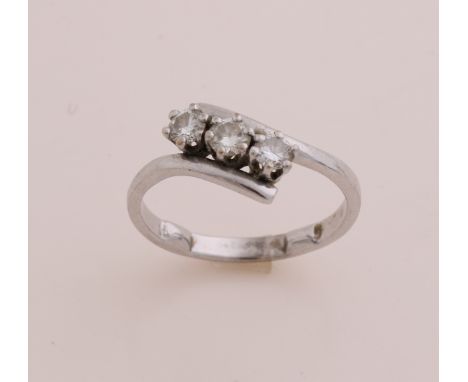 White gold ring, 585/000, with diamonds. Ring with a stroke with between the band 3 six-legged chatons with brilliant cut dia