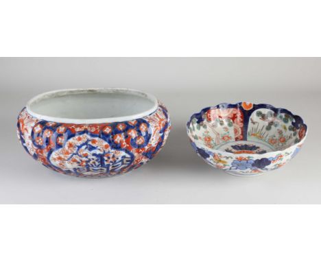 Two parts Japanese Imari porcelain. 19th century. 1x Scale, round, edge damage. 1x Flowerpot, oval, hairline cracks. Dimensio