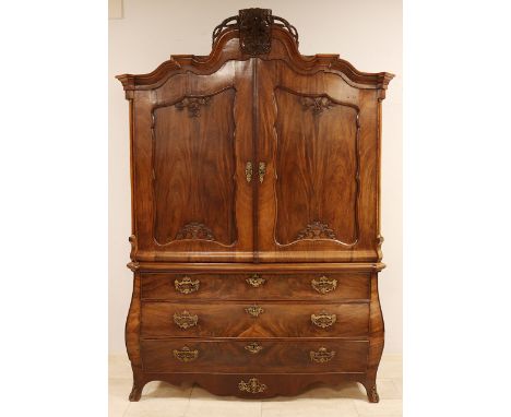 Large Dutch mahogany bombed linen cabinet with half-columns and gilded brass ornaments. With bronze gilt fittings. 18th centu