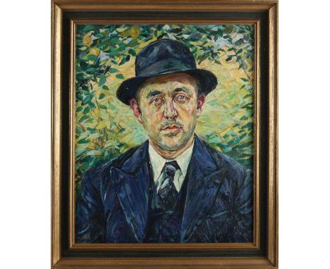 Alfons Dessenis. 1874 - 1952. Portrait of gentleman with hat. Oil on linen. Dimensions: H 60 x W 50 cm. In good condition.