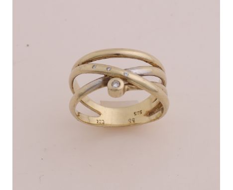 Yellow gold fantasy ring, 585/000, with diamond. Ring with 3 bands with a smooth setting with a brilliant cut diamond and 3 s