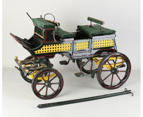 Small model coach. 20th century. Hardwood + paintwork + iron base + leaf springs + drawbar. Dimensions: 74 x 51 x 38 cm. In g