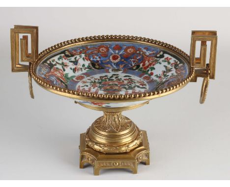 19th century bronze with Chinese porcelain tazza. Floral/gold/bird decor. Dimensions: 21 x 29 x 24 cm. In good condition.