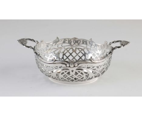 Silver bonbon basket, 833/000, oval sawn model with floral pattern and handles with volutes and palmettes. MT.: Koninklijke B
