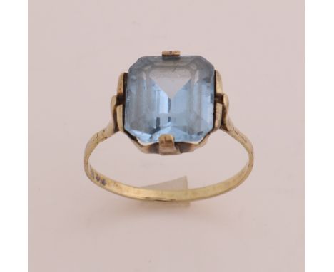 Yellow gold ring, 585/000, set with an octagonal cut light blue stone, 11.5x11.5mm. The ring is somewhat out of shape and the