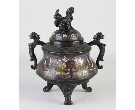 Antique Chinese/Japanese bronze cloisonne incense burner with foo dog. 19th century. Dimensions: 23 cm. In good condition.