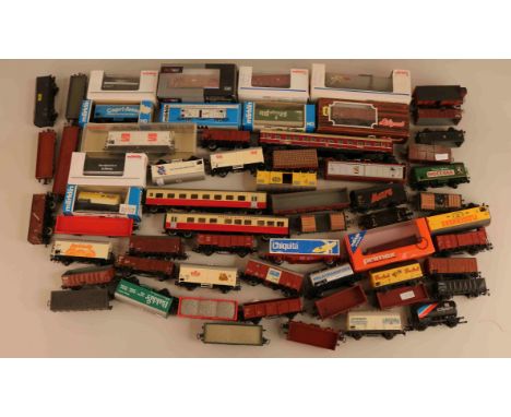 Large lot of wagons etc. More than 60 pieces. Various. Among other things; Marklin, Fleischmann, Liliput. Some still with ori