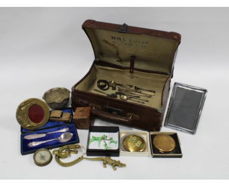 Small leather travel case containing vintage powder compacts, small compass, brass photo frame, mixed flatware, etc (a lot) .