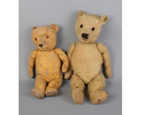 A pair of vintage teddy bears. Approx. 41cm and 51cm tall.  