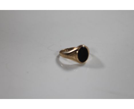 A 9ct gold signet ring, 1.7g, size J.