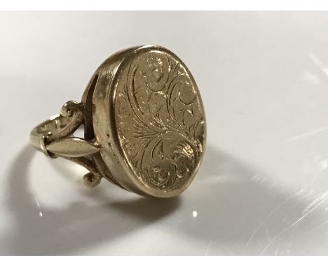 A 9ct gold panel ring, 5.6g, size H.