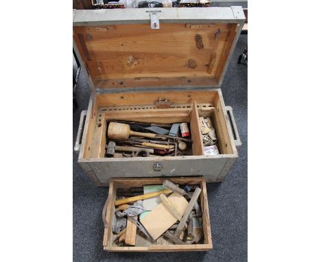 A mid 20th century pine joiner's tool box containing tools 