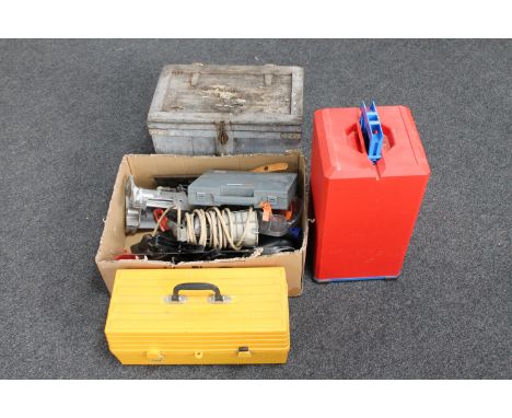A box, a wooden crate and two further boxes of assorted hand tools, garage light, cased soldering kit etc 
