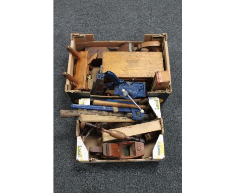 Two boxes of hand tools, wood working planes, record tools plane in wooden box, bench vice 