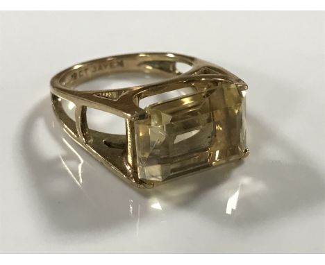 A 9ct gold citrine ring, 5.7g, size M.