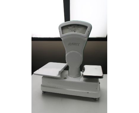 A set of enamelled Avery grocer's scales 