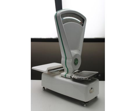 A set of enamelled Avery grocer's scales 