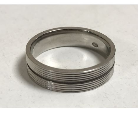 A Titanium wedding band, size S CONDITION REPORT: 6.4g