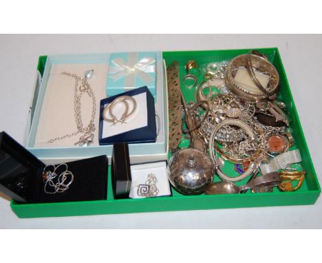 A collection of assorted principally silver jewellery, to include; Tiffany & Co bracelet, silver bangle, silver buttonhook, s