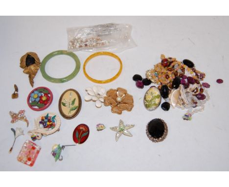 A small collection of assorted costume jewellery, to include; jadeite bangle, faux pearl set brooch, paste set brooches etc 