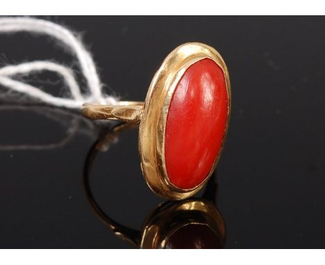 A ladies 18ct gold and cabochon coral set  dress ring, 4.1g, size M   Condition Report / Extra Information  Cabochon in good 