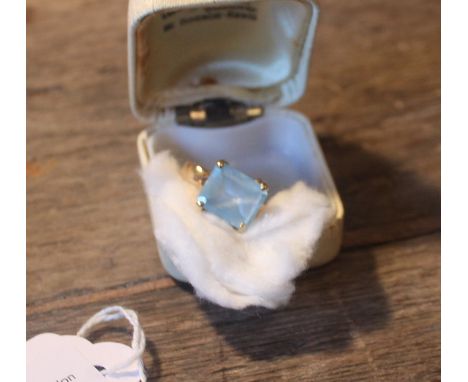 A 9ct yellow gold and aquamarine dress ring, four claw set rectangular mixed cut aquamarine, assayed Sheffield 2000. (gross w