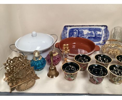 A quantity of decorative tea light holders, plate stands, and gilt metal items 