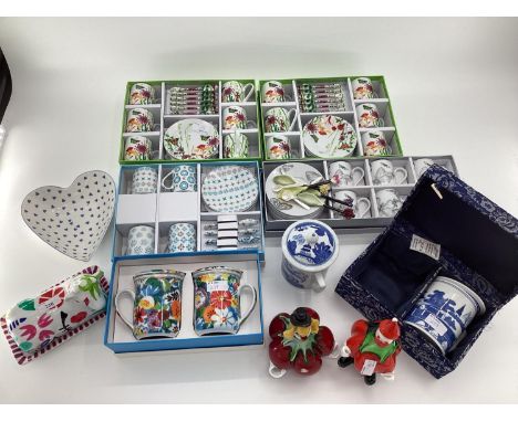 Quantity of good modern decorative ceramic wares including as new original boxed sets of coffee cans and saucers, Table Passi