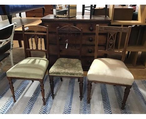 An Edwardian walnut inlaid splat and spar back side chair with stuffover seat, on turned tapered supports with similar spar b