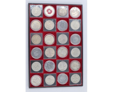 Twenty-four crowns, commemoratives and tokens. UK P&amp;P Group 1 (£16+VAT for the first lot and £2+VAT for subsequent lots)
