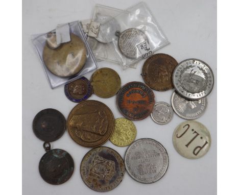 Tokens and Commemoratives including Victorian examples. UK P&amp;P Group 1 (£16+VAT for the first lot and £2+VAT for subseque