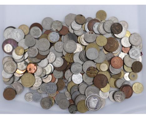 Mixed UK and world coins. UK P&amp;P Group 1 (£16+VAT for the first lot and £2+VAT for subsequent lots) 