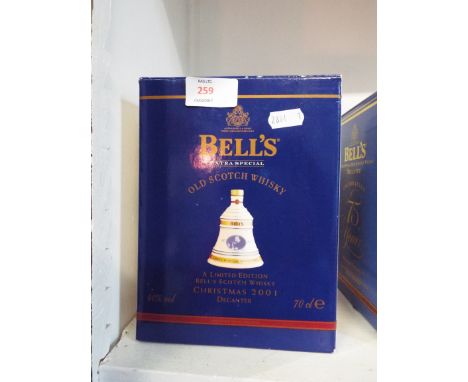 A boxed Wade decanter of Bells whisky '1847 - 1922 Alexander Graham Bell'