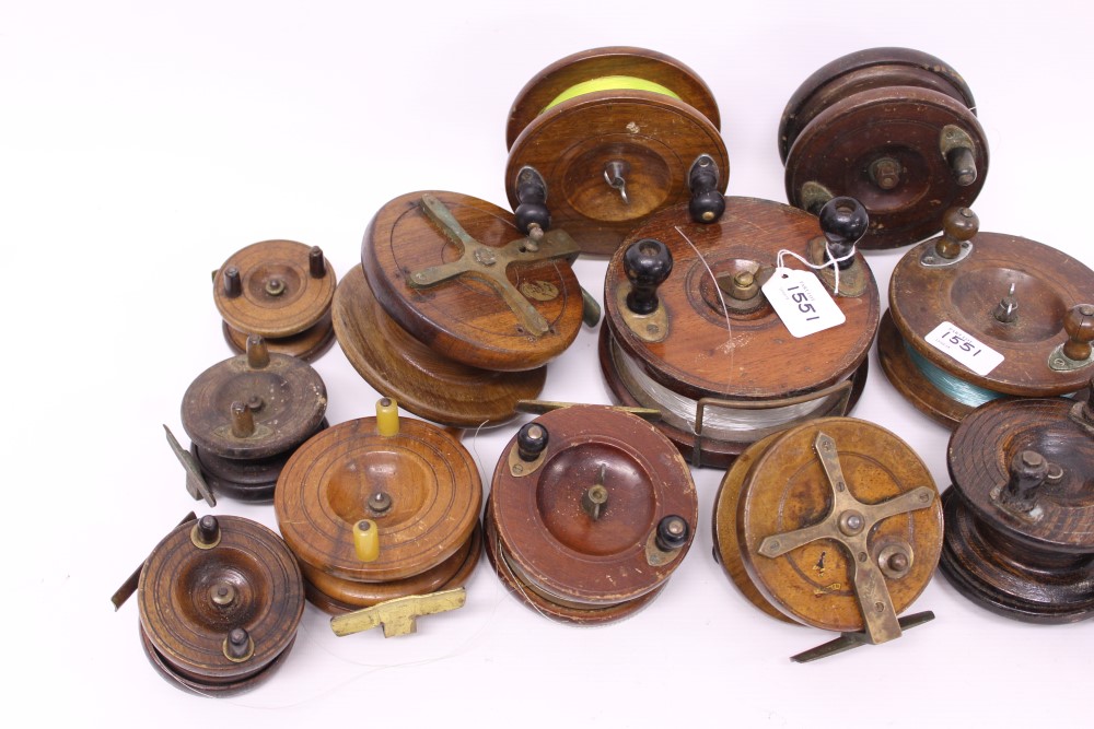 Large quantity of vintage wooden fishing reels of various types