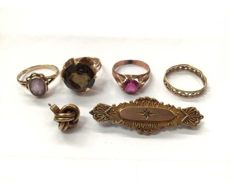 Group gold including Victorian 9ct gold brooch, one 9ct gold knot earring and four gold gem set rings9ct gold brooch, earring