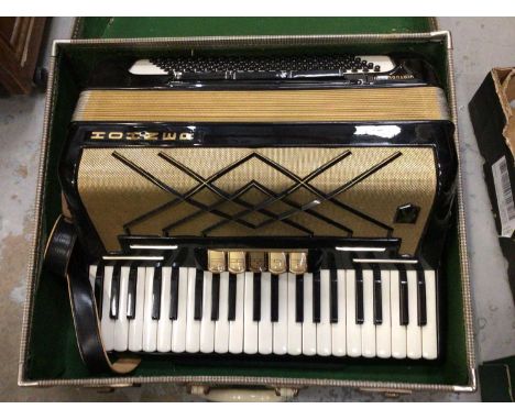Horner Vituola III 120 button piano accordion