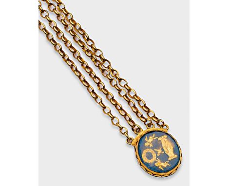 Gelbgold, 18 ct.; 4-reihige Gliederkette, zentrale Schließe mit ovalem Medaillon, darin in feiner Goldgravur Symbole der Lieb