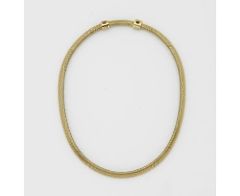Gelbgold, gest. 585. Flache Schlangenkette mit Verlängerungseinsatz. L. 37 bzw. 40 cm. Gew. ca. 39,26 g.Necklace, in 18 k gol