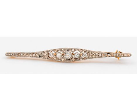 Roségold, 14 ct., teilw. platiniert. Schauseitig besetzt mit Altschliffdiamanten von zus. ca. 0,60 ct., umzogen von feinen Mi