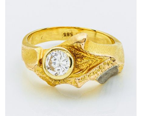 Gelbgold, gest. 585. Besetzt mit Brillantsolitär von ca. 0,45 ct. (I-J/vvs-vs). Gew. ca. 4,03 g. Ring set with a diamond appr