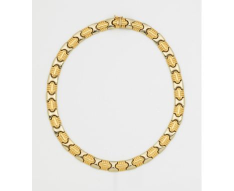 Italien. Vicenza. Um 1980. Weiß- und Gelbgold, gest. 750. Flache Glieder, teilw. gerieft. Herstellerzeichen. L. ca. 42 cm. Ge