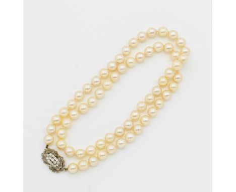 Weißgold, 14 ct.; Einreihige Kette aus cremefarbenen Zuchtperlen von ca. 7,8 mm in sehr farbintensivem rosé-grün changierende