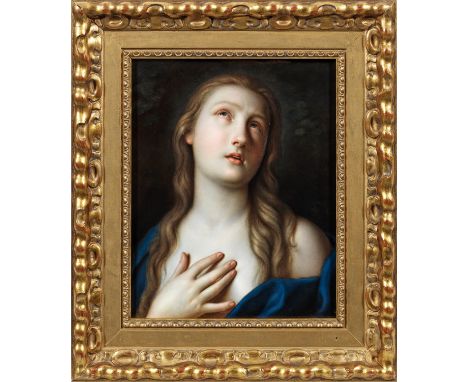 Hochrechteckige Bildplatte mit Brustbild der büßenden Maria Magdalena in blauem Gewand mit aufgerichtetem Kopf und nach oben 