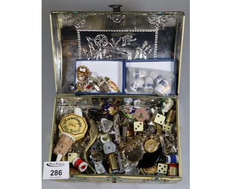 Jewellery casket comprising assorted items to include; dice, costume jewellery, cuff links, thimbles etc. (B.P. 21% + VAT) 