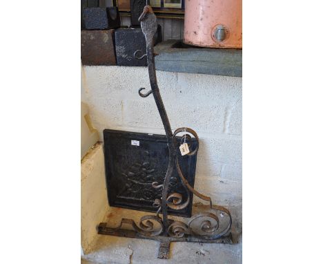 Cast iron scroll decorated hanging wall bracket.&nbsp;Approximately 100 cm in length. (B.P. 21% + VAT)