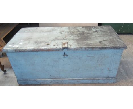 Vintage painted pine trunk with metal carrying handles . (B.P. 21% + VAT)